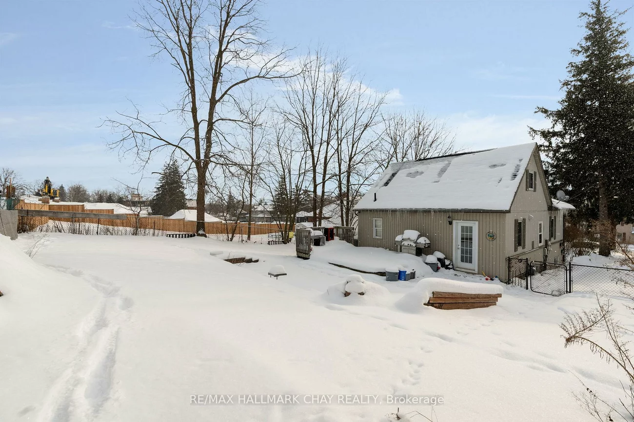 32, Grove, Queen's Park, Barrie