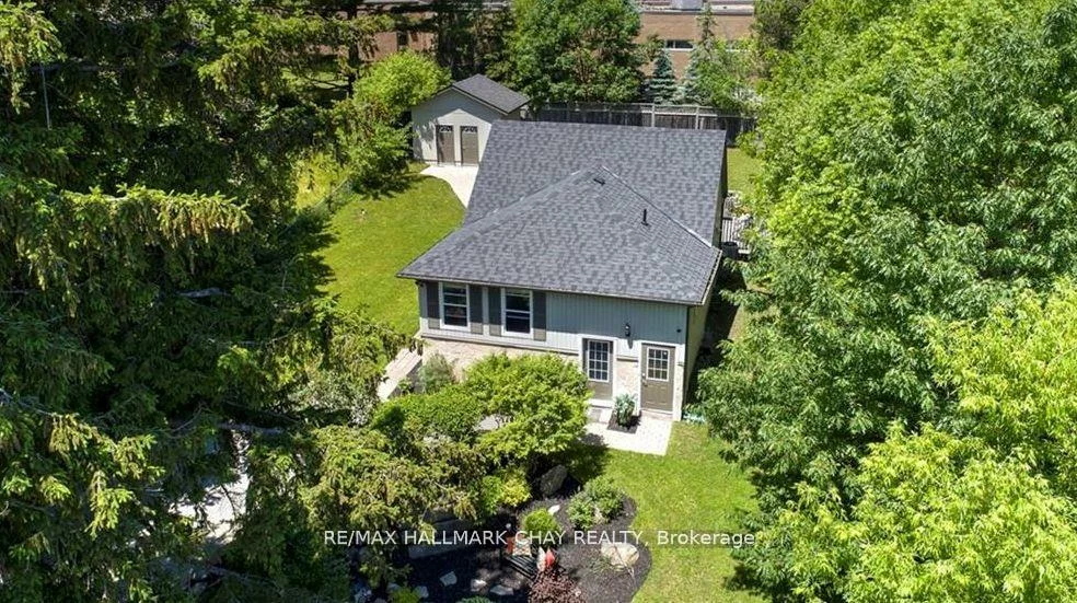 32, Grove, Queen's Park, Barrie