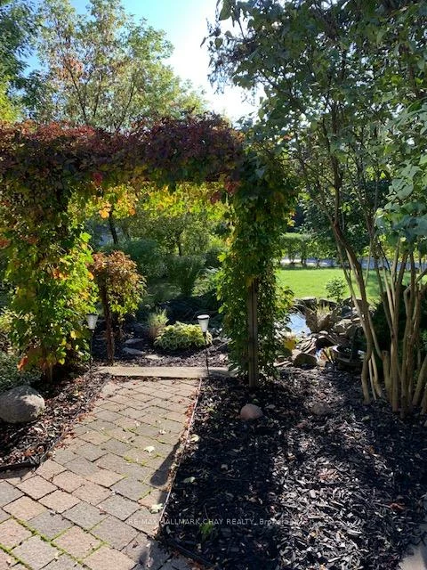 32, Grove, Queen's Park, Barrie