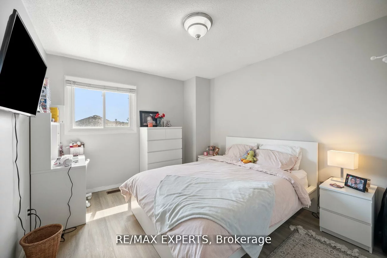 11, Penton, West Bayfield, Barrie