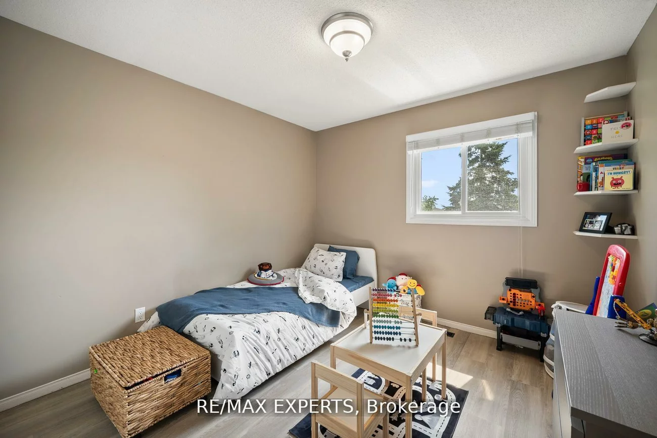 11, Penton, West Bayfield, Barrie