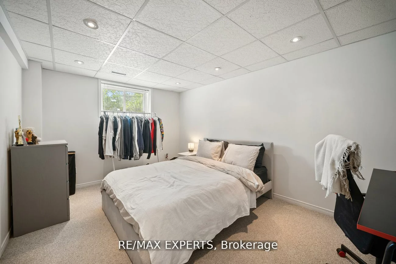 11, Penton, West Bayfield, Barrie