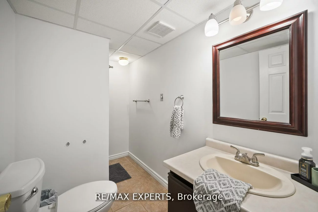 11, Penton, West Bayfield, Barrie