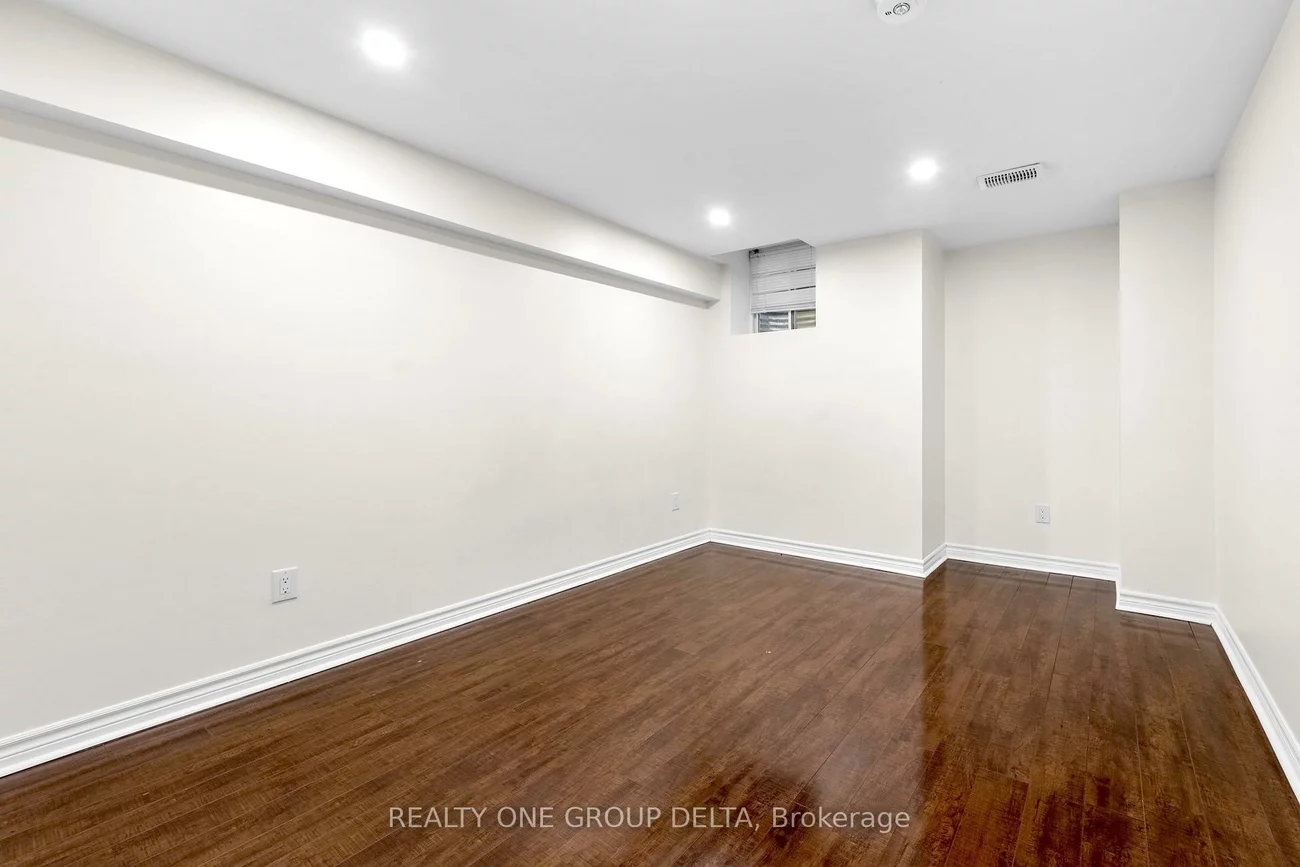 8, Charlemagne, Innis-Shore, Barrie