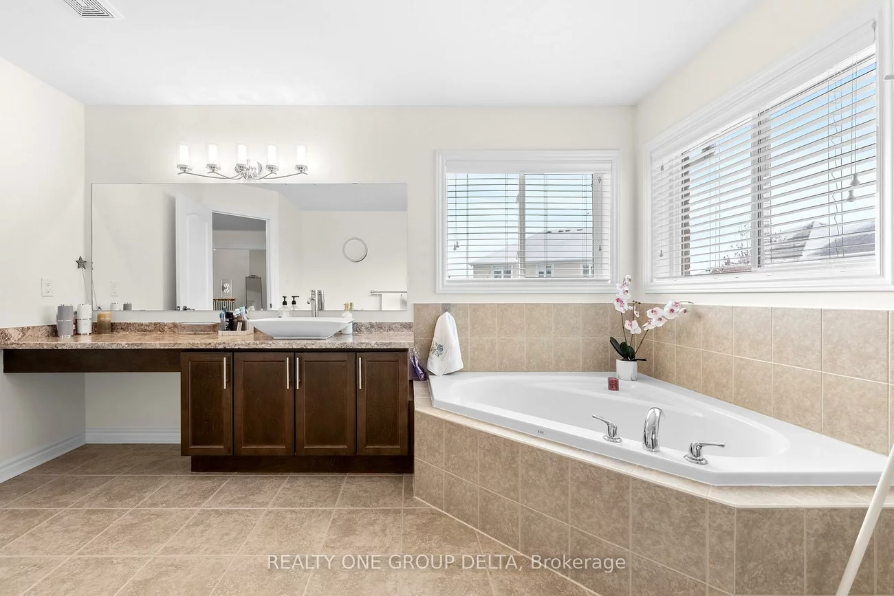 8, Charlemagne, Innis-Shore, Barrie