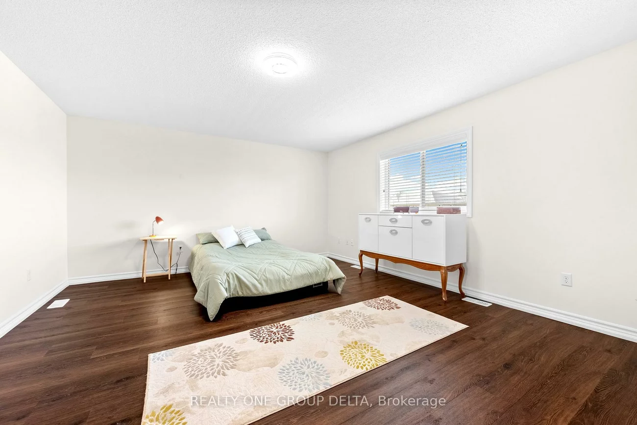 8, Charlemagne, Innis-Shore, Barrie