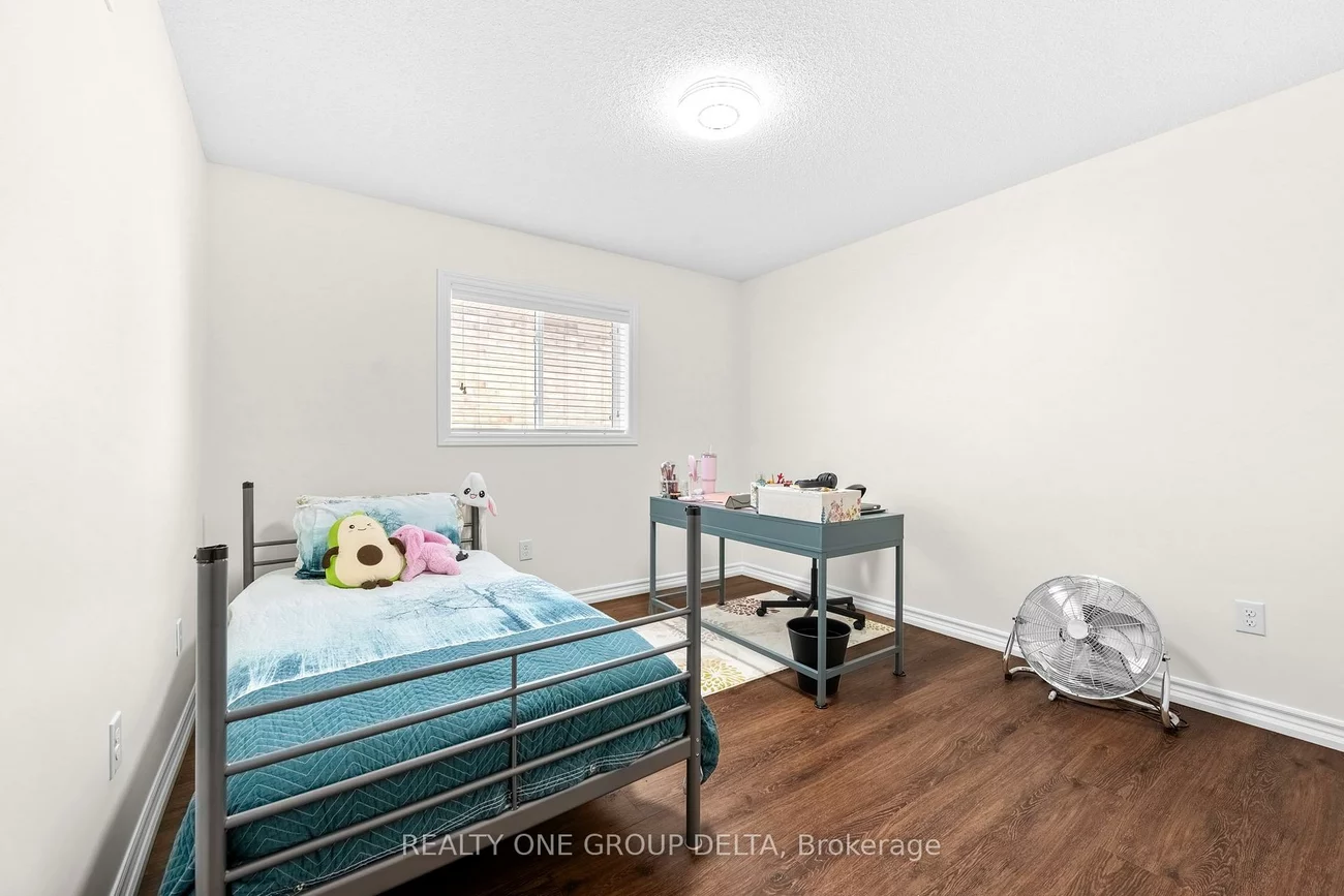 8, Charlemagne, Innis-Shore, Barrie