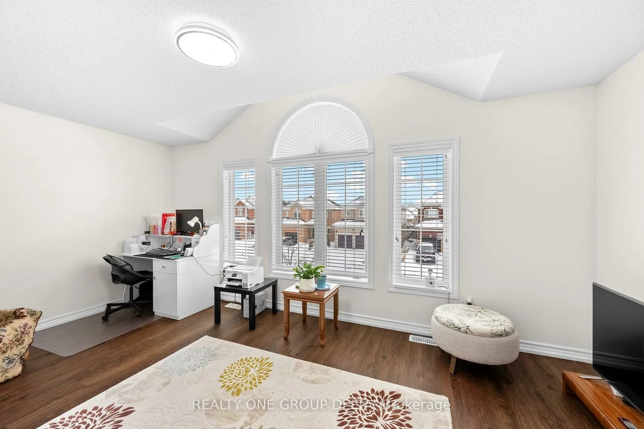 8, Charlemagne, Innis-Shore, Barrie