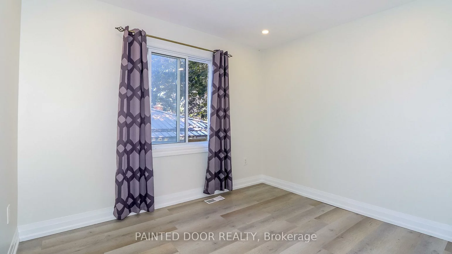 33B, Cundles, Cundles East, Barrie