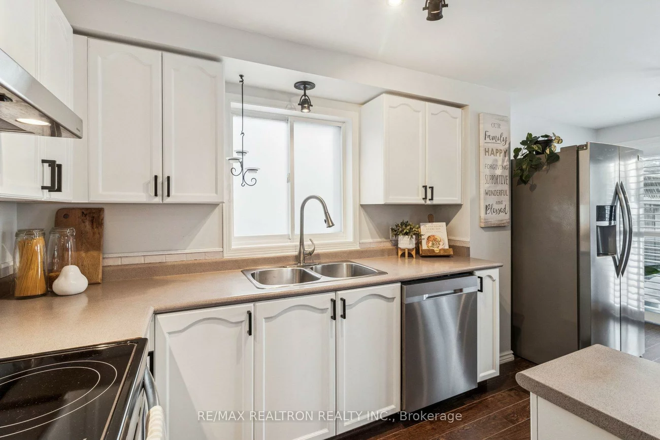 131, Columbia, Holly, Barrie