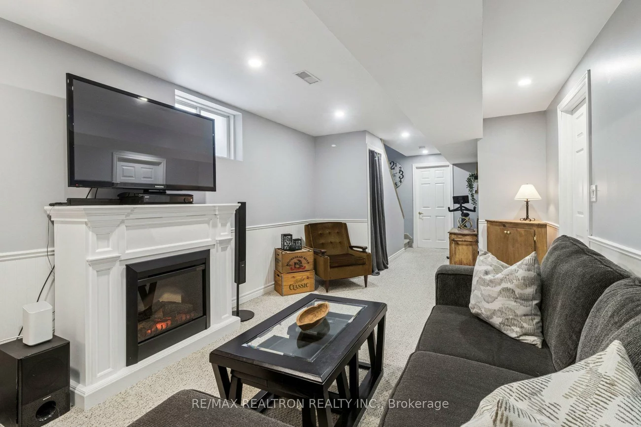 131, Columbia, Holly, Barrie