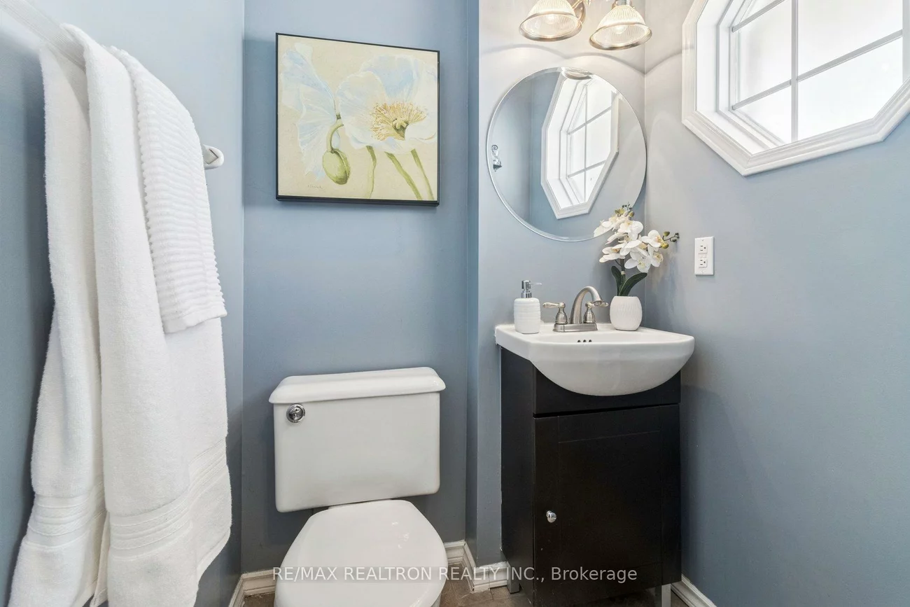 131, Columbia, Holly, Barrie