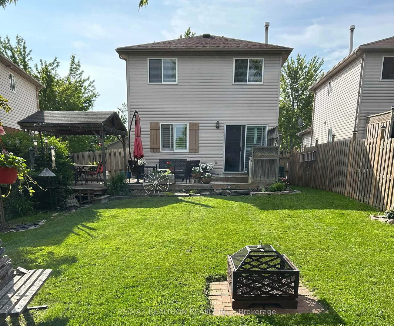 131, Columbia, Holly, Barrie