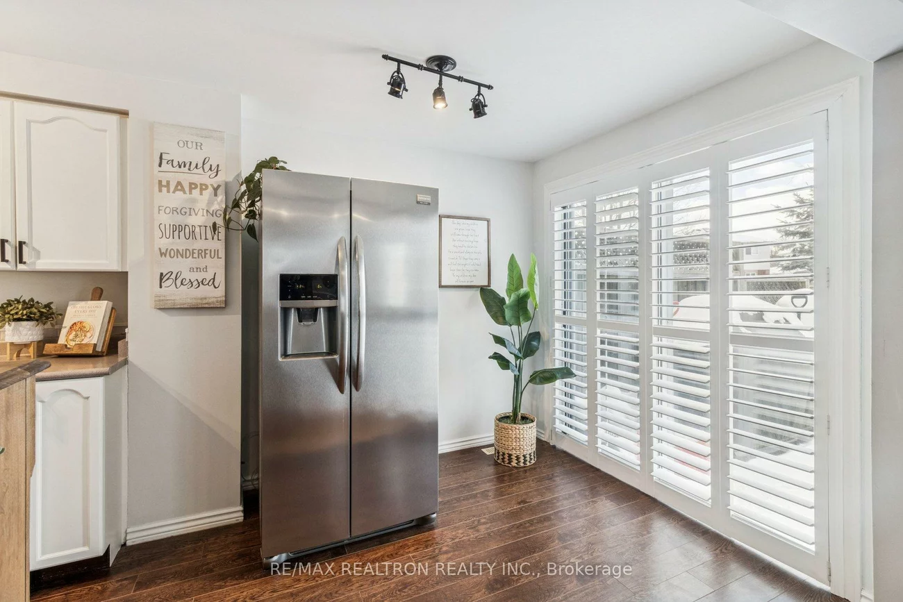 131, Columbia, Holly, Barrie