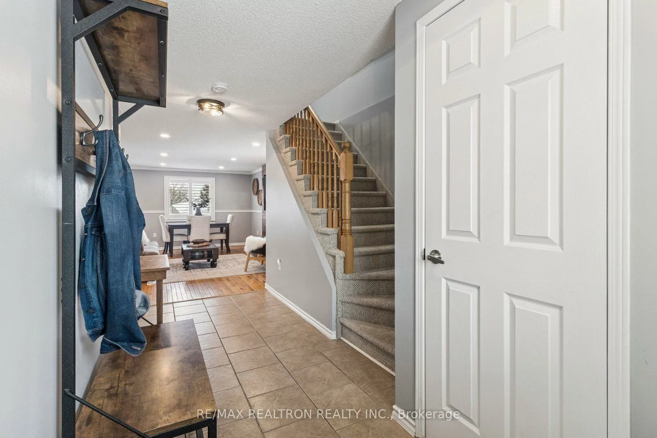 131, Columbia, Holly, Barrie