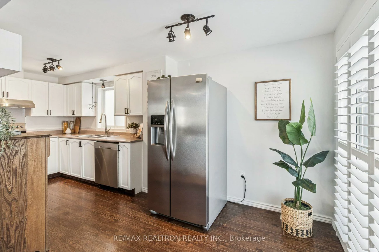 131, Columbia, Holly, Barrie