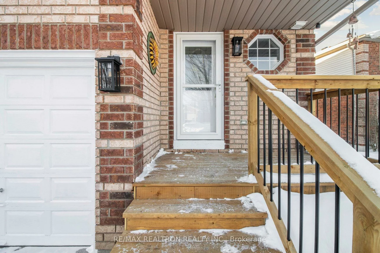 131, Columbia, Holly, Barrie