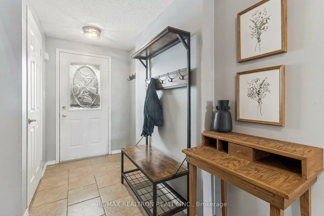 131, Columbia, Holly, Barrie