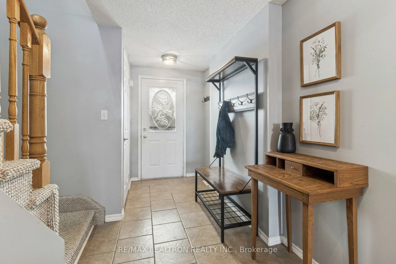 131, Columbia, Holly, Barrie