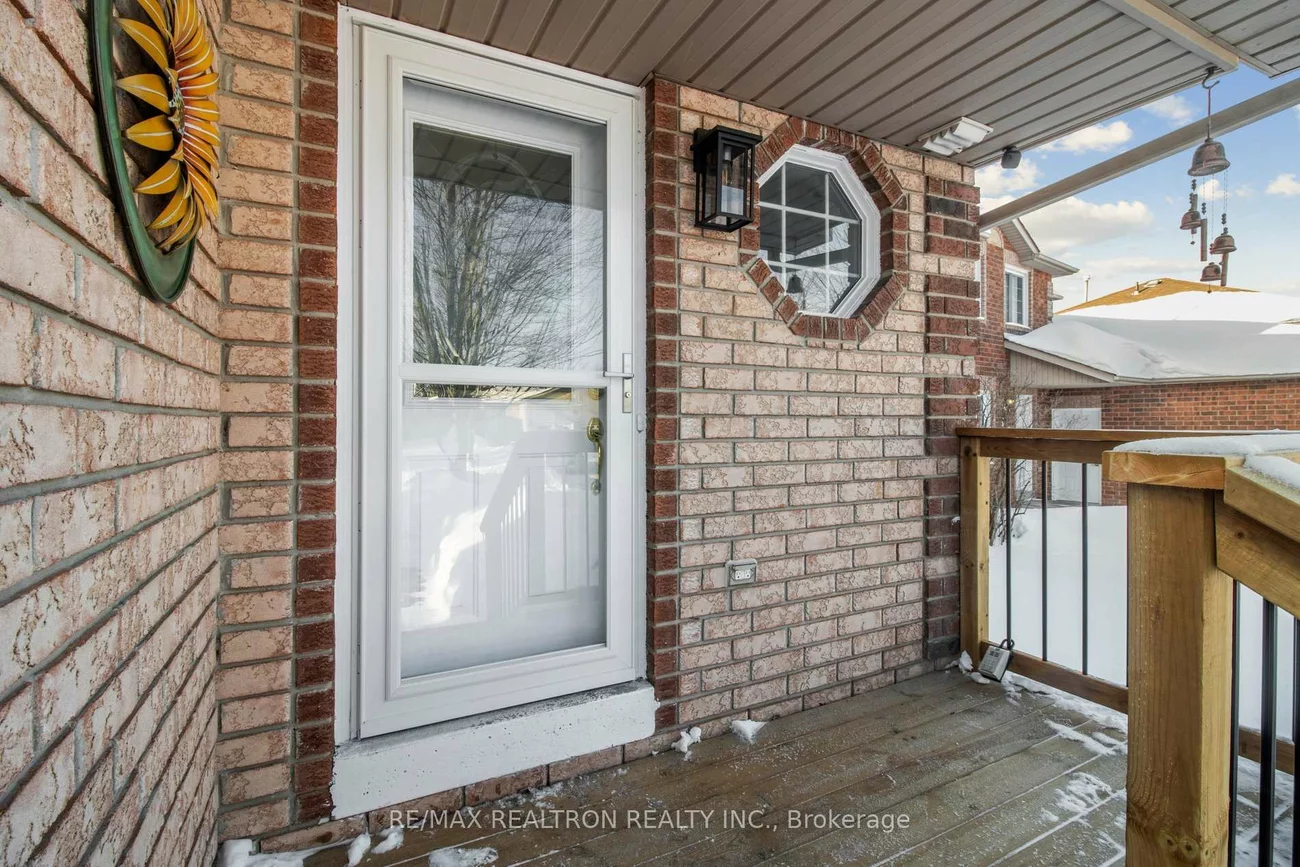 131, Columbia, Holly, Barrie