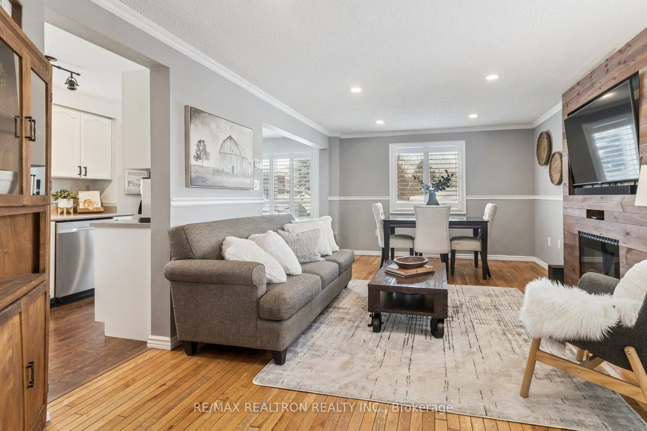 131, Columbia, Holly, Barrie