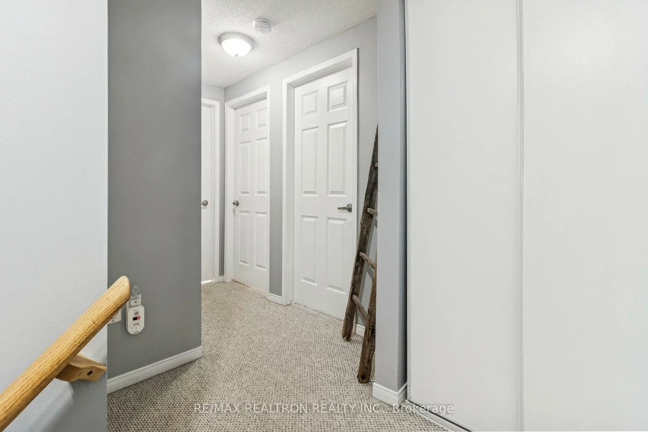 131, Columbia, Holly, Barrie