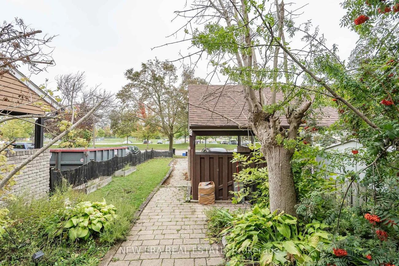 34, Lampman, Letitia Heights, Barrie