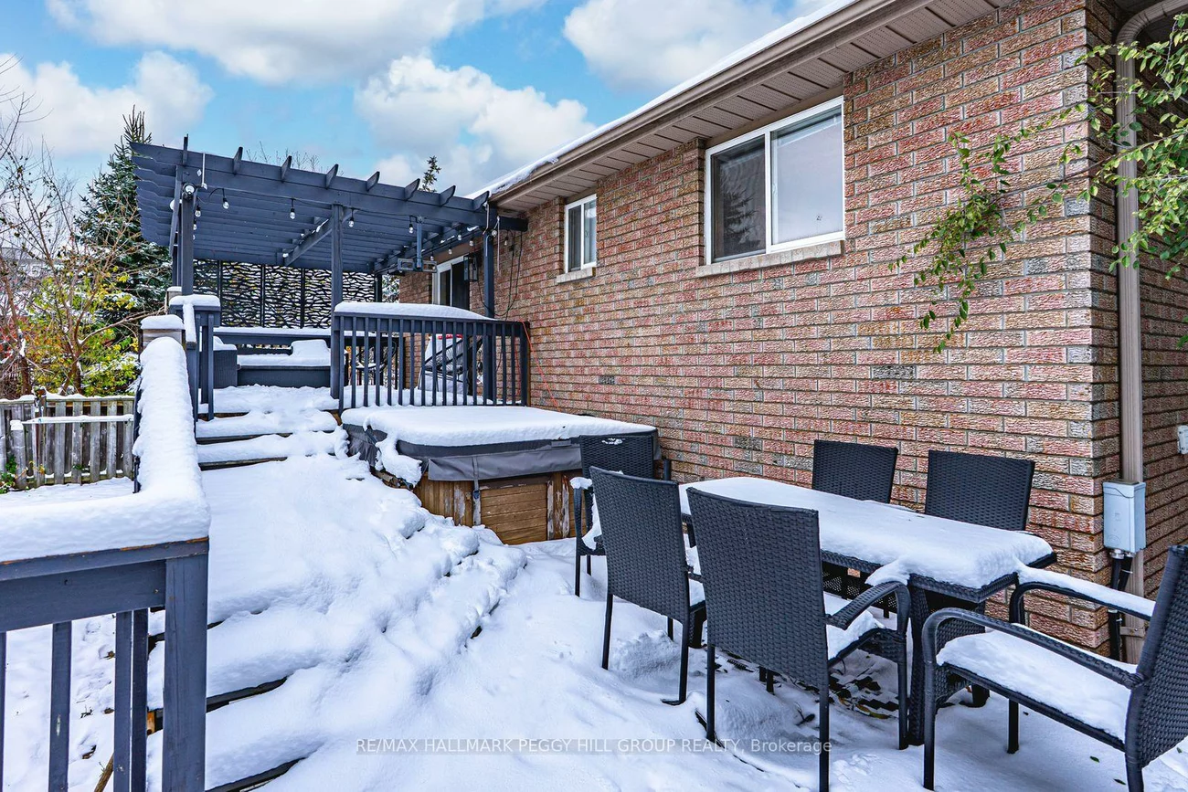 63, Mapleton, Holly, Barrie