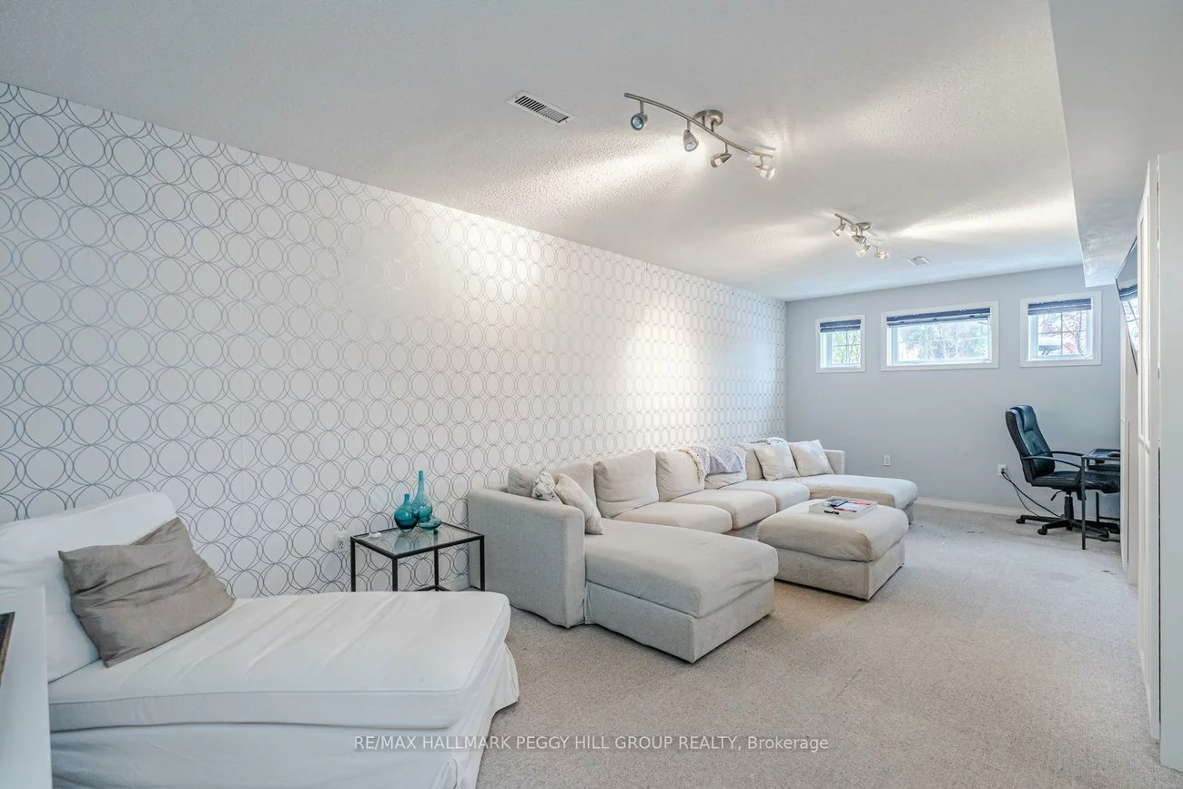 63, Mapleton, Holly, Barrie