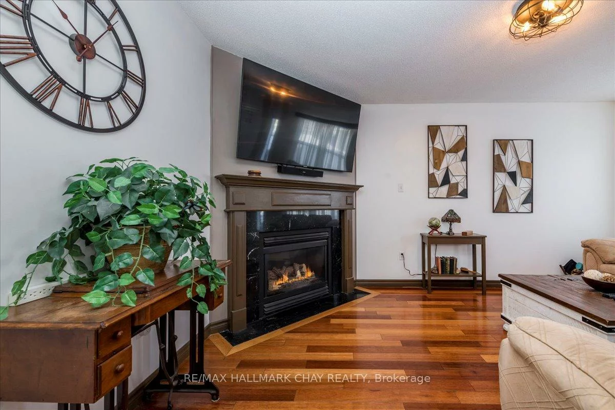 13, TEAL, Painswick South, Barrie