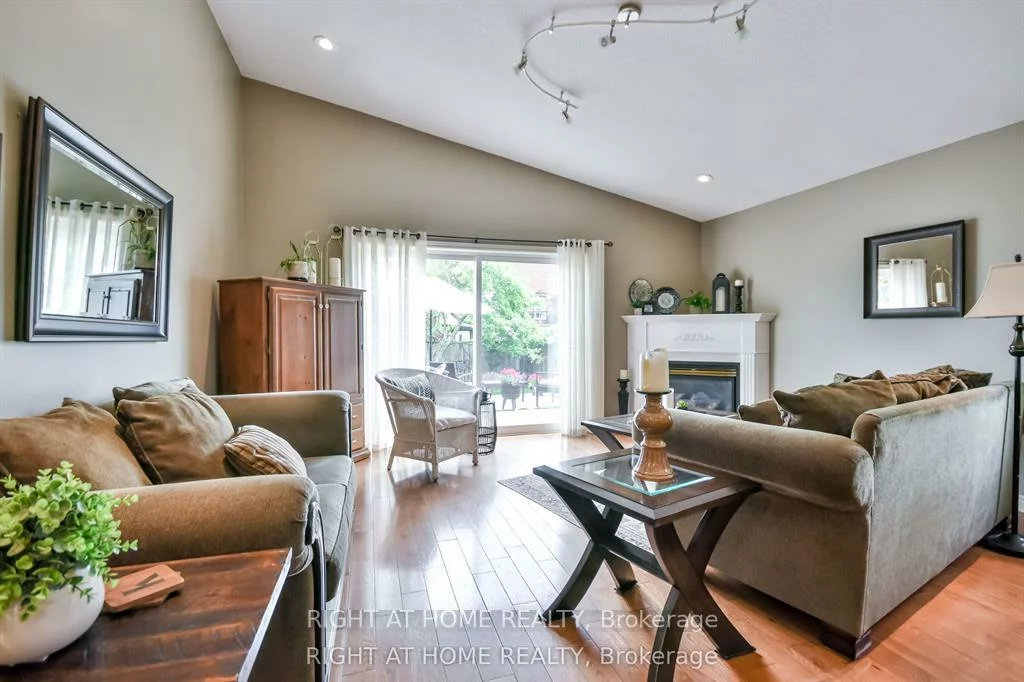 13, Couples, East Bayfield, Barrie