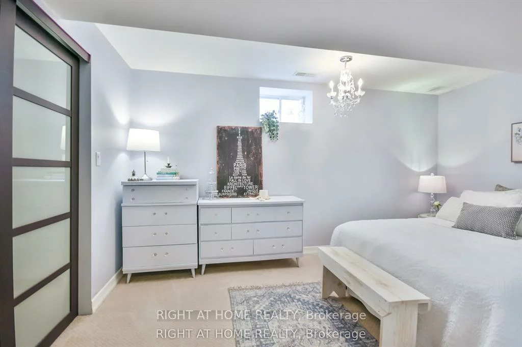 13, Couples, East Bayfield, Barrie