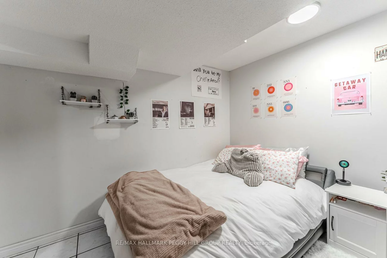 66, Raquel, Painswick South, Barrie