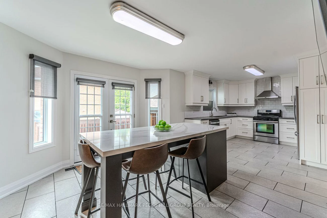 66, Raquel, Painswick South, Barrie