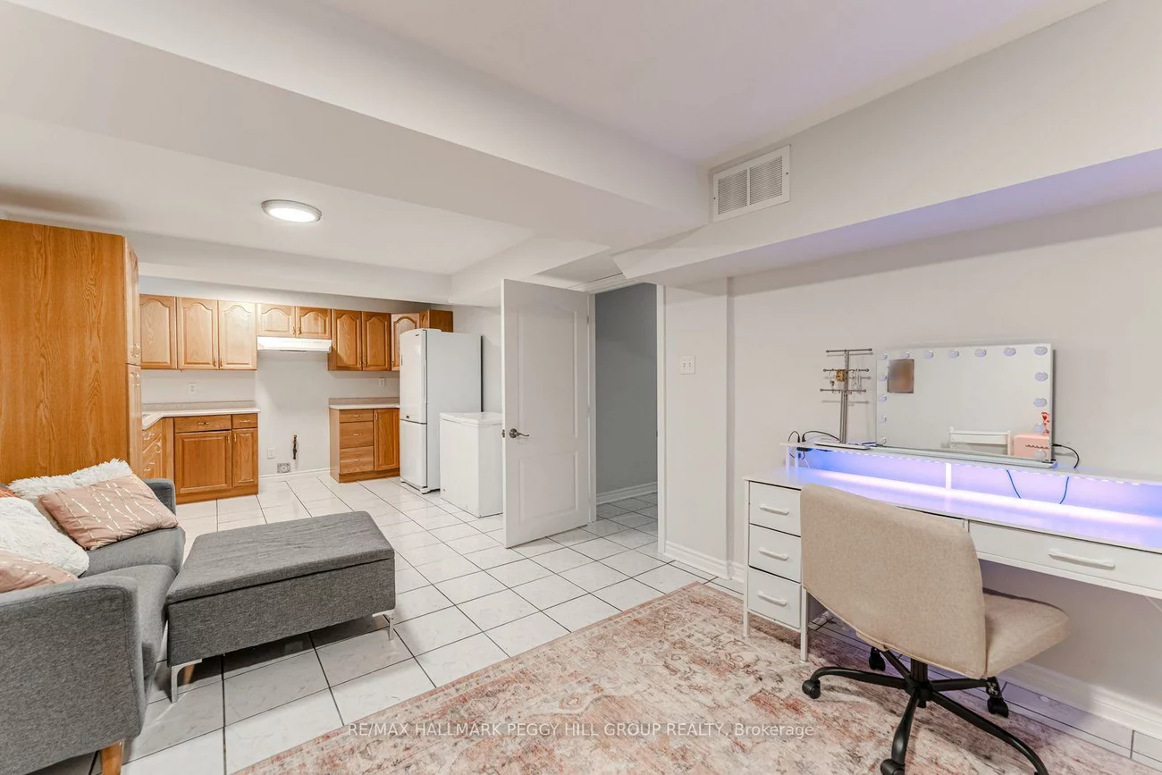 66, Raquel, Painswick South, Barrie