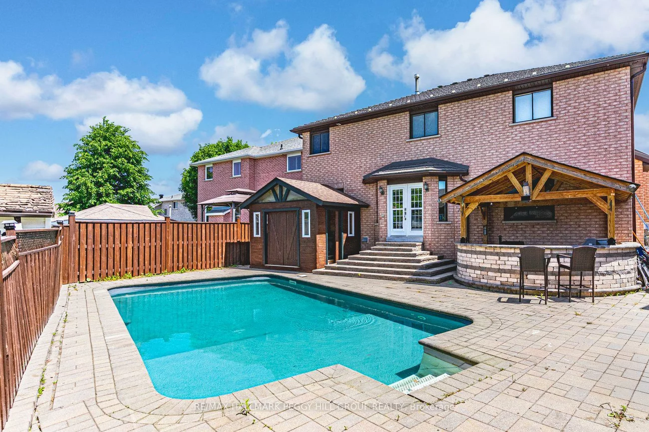 66, Raquel, Painswick South, Barrie