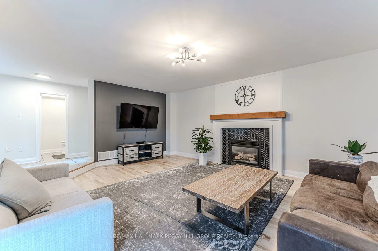 66, Raquel, Painswick South, Barrie