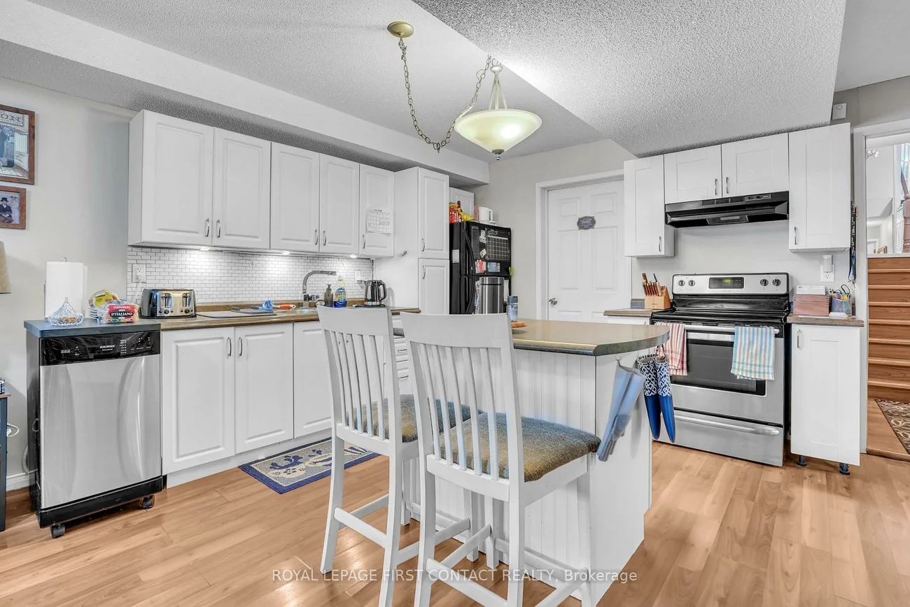 28, Hewitt, Georgian Drive, Barrie