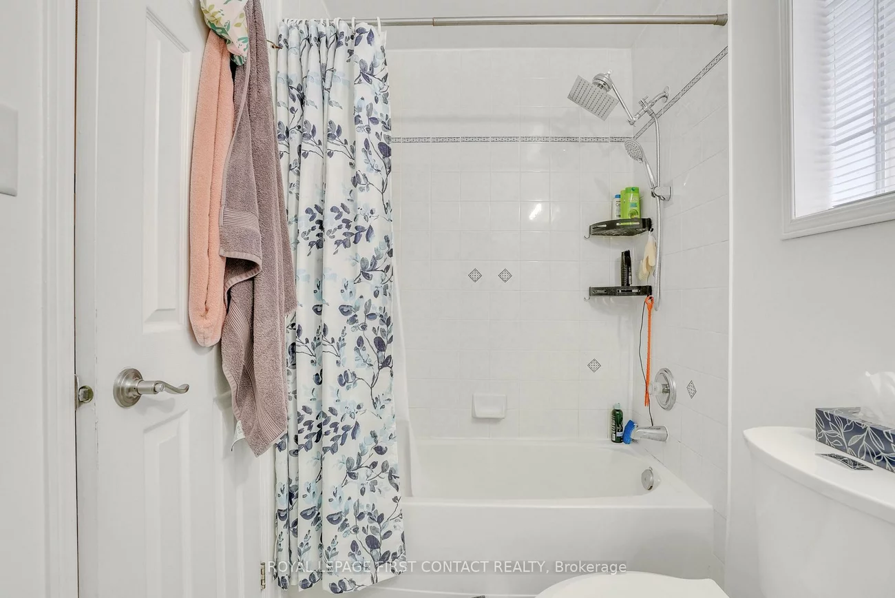 28, Hewitt, Georgian Drive, Barrie