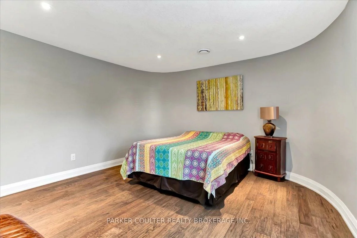 88, Cook, Codrington, Barrie