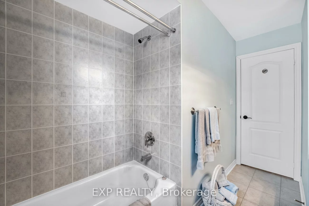 106, Succession, Innis-Shore, Barrie