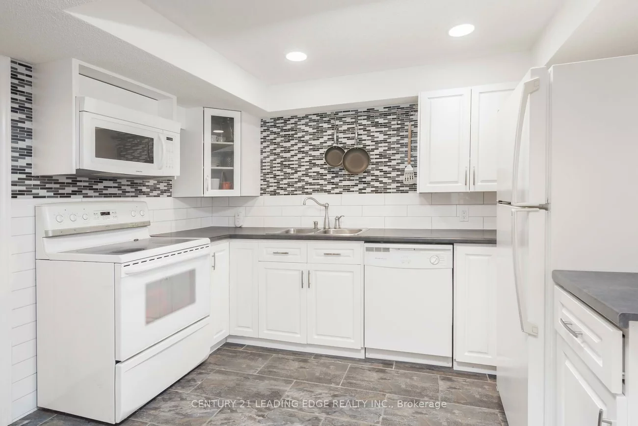 13, Gordon, West Bayfield, Barrie