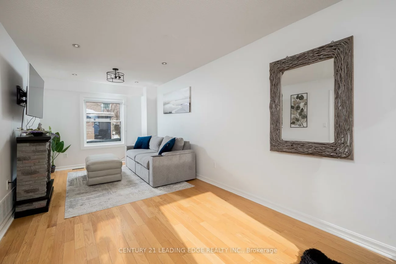 13, Gordon, West Bayfield, Barrie