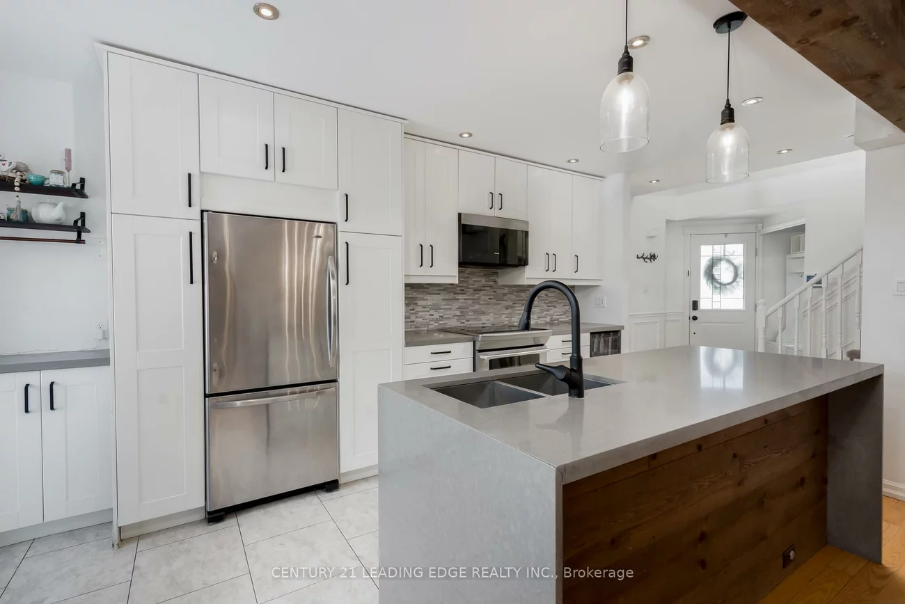 13, Gordon, West Bayfield, Barrie