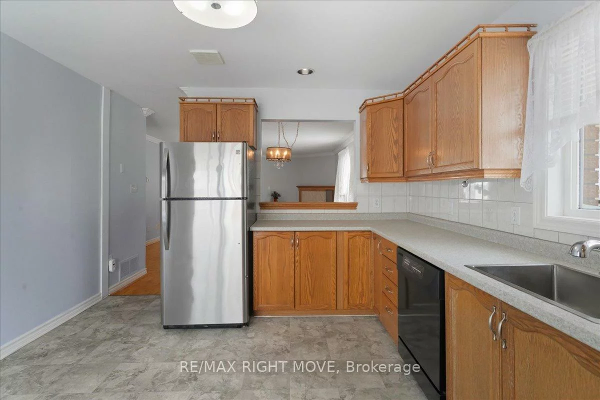 110, Livingstone, West Bayfield, Barrie