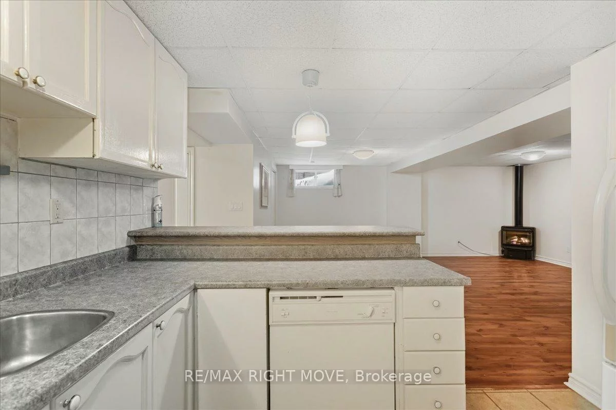 110, Livingstone, West Bayfield, Barrie