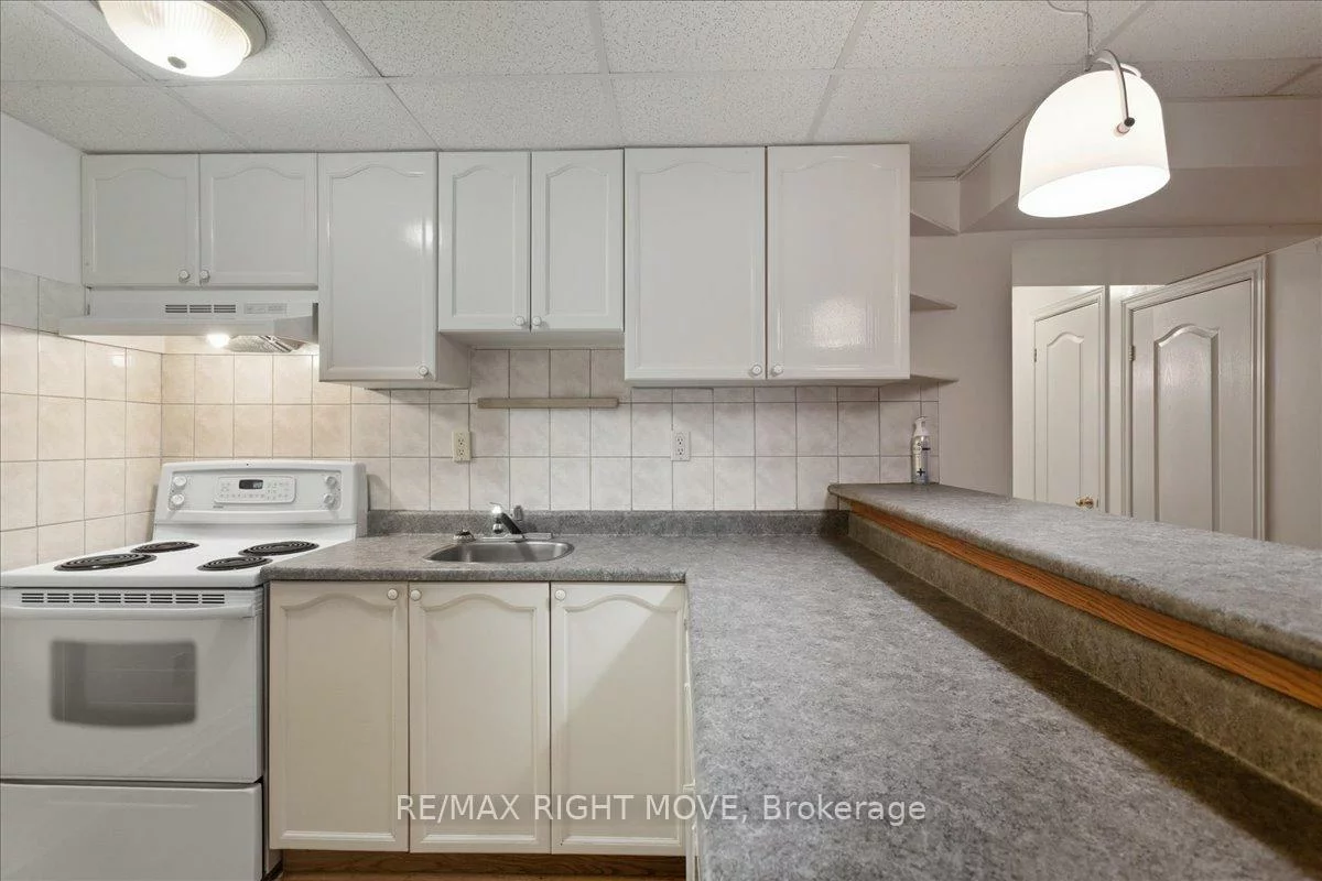 110, Livingstone, West Bayfield, Barrie