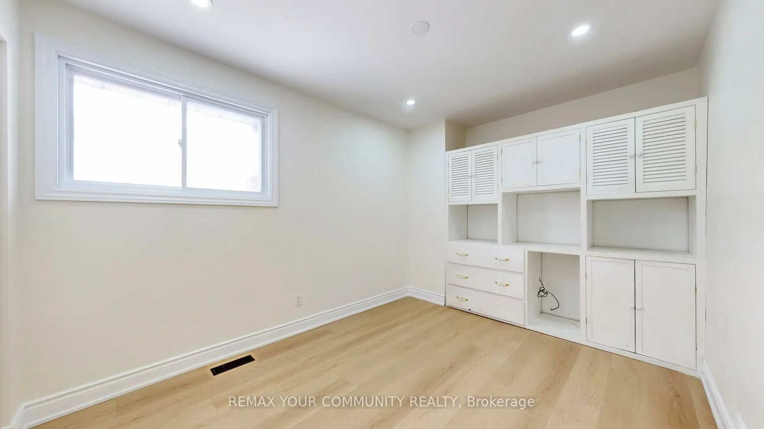 14, Lonsdale, Grove East, Barrie