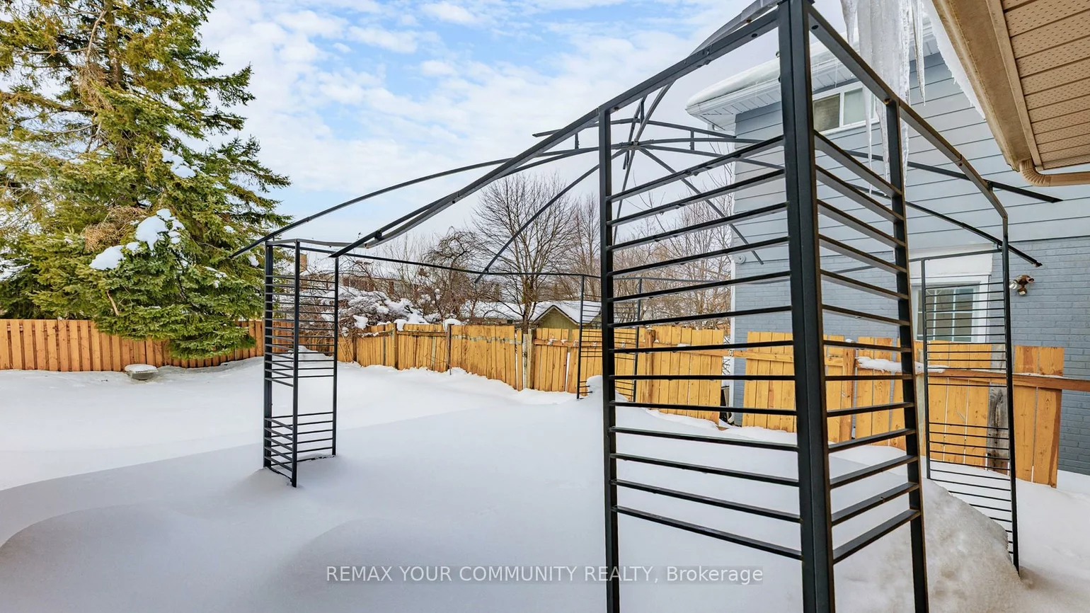 14, Lonsdale, Grove East, Barrie