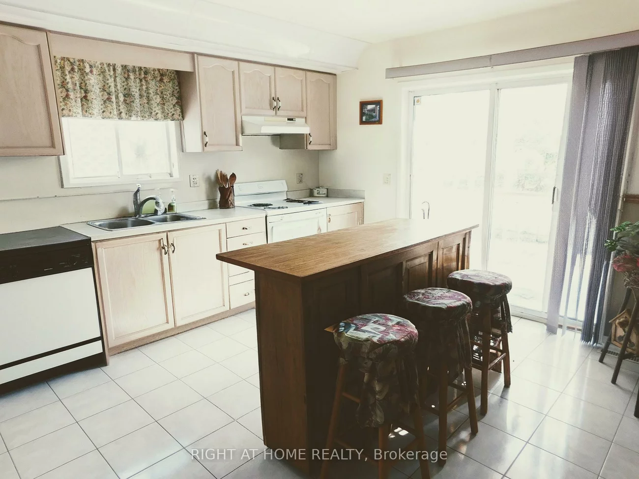 63, Benson, Sandy Hollow, Barrie